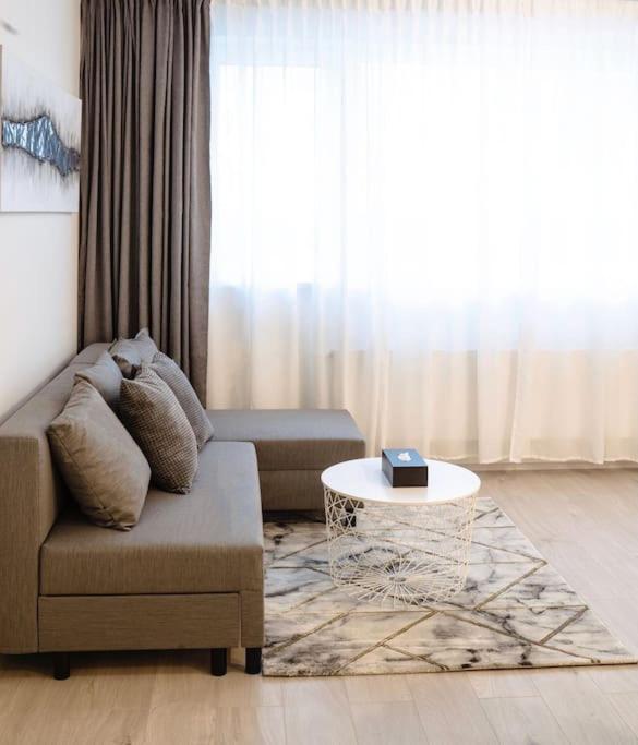 Tran Chien Apartment With Free Private Parking Прага Экстерьер фото