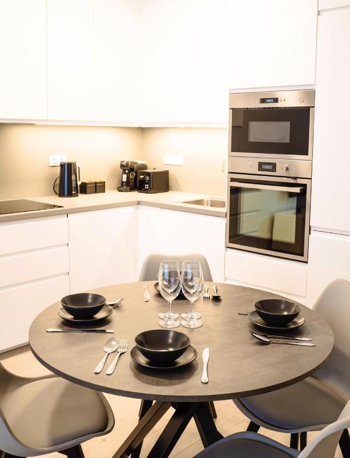 Tran Chien Apartment With Free Private Parking Прага Экстерьер фото