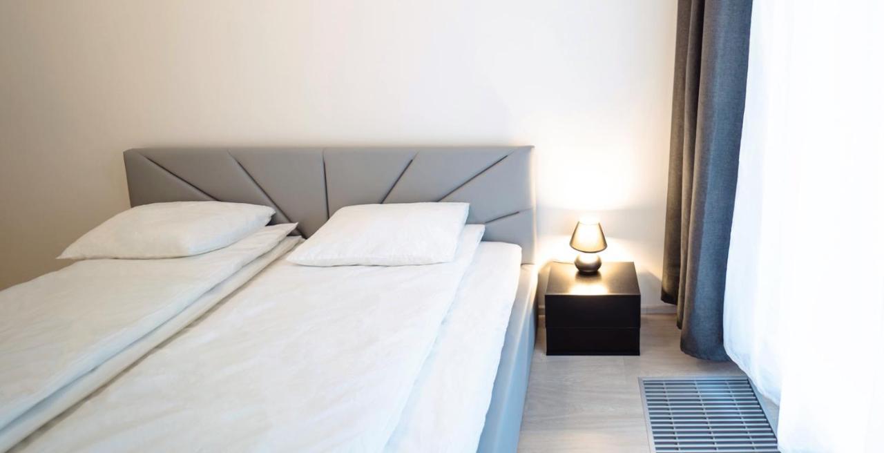 Tran Chien Apartment With Free Private Parking Прага Экстерьер фото