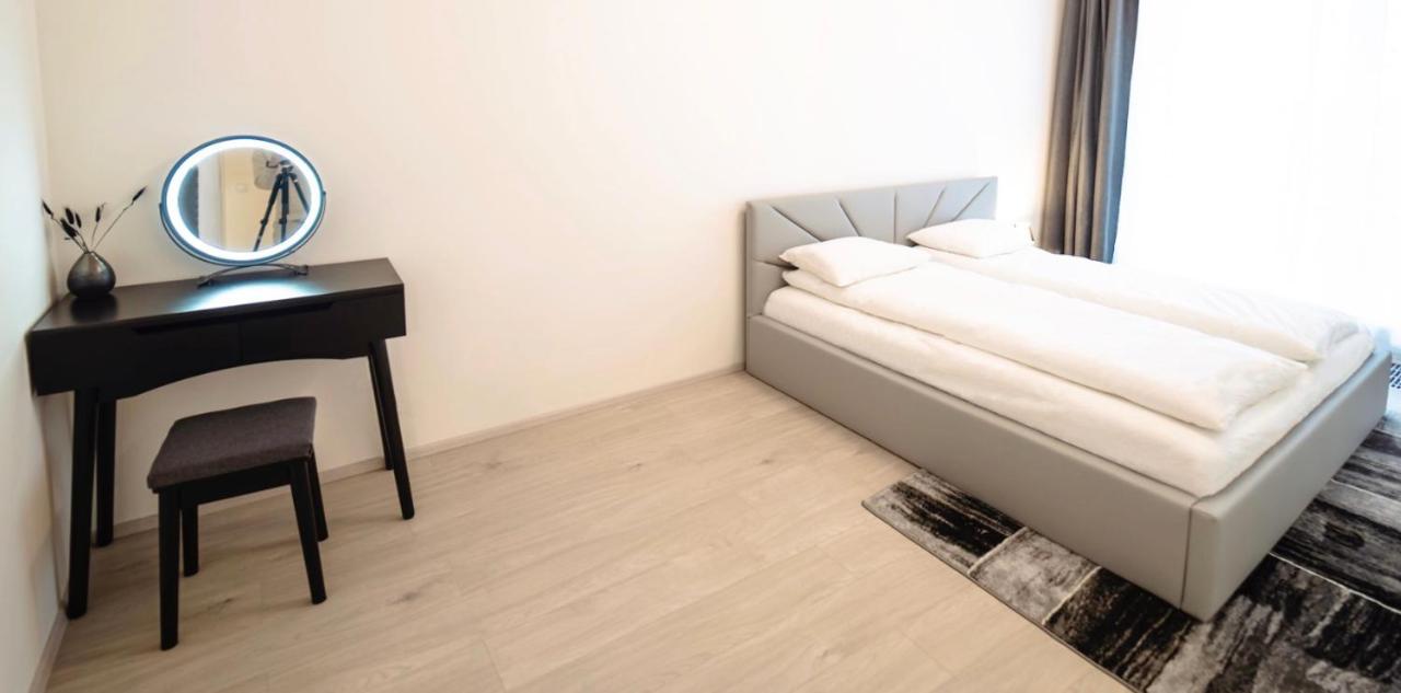 Tran Chien Apartment With Free Private Parking Прага Экстерьер фото