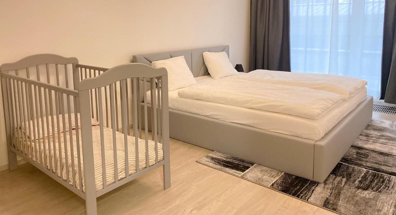 Tran Chien Apartment With Free Private Parking Прага Экстерьер фото
